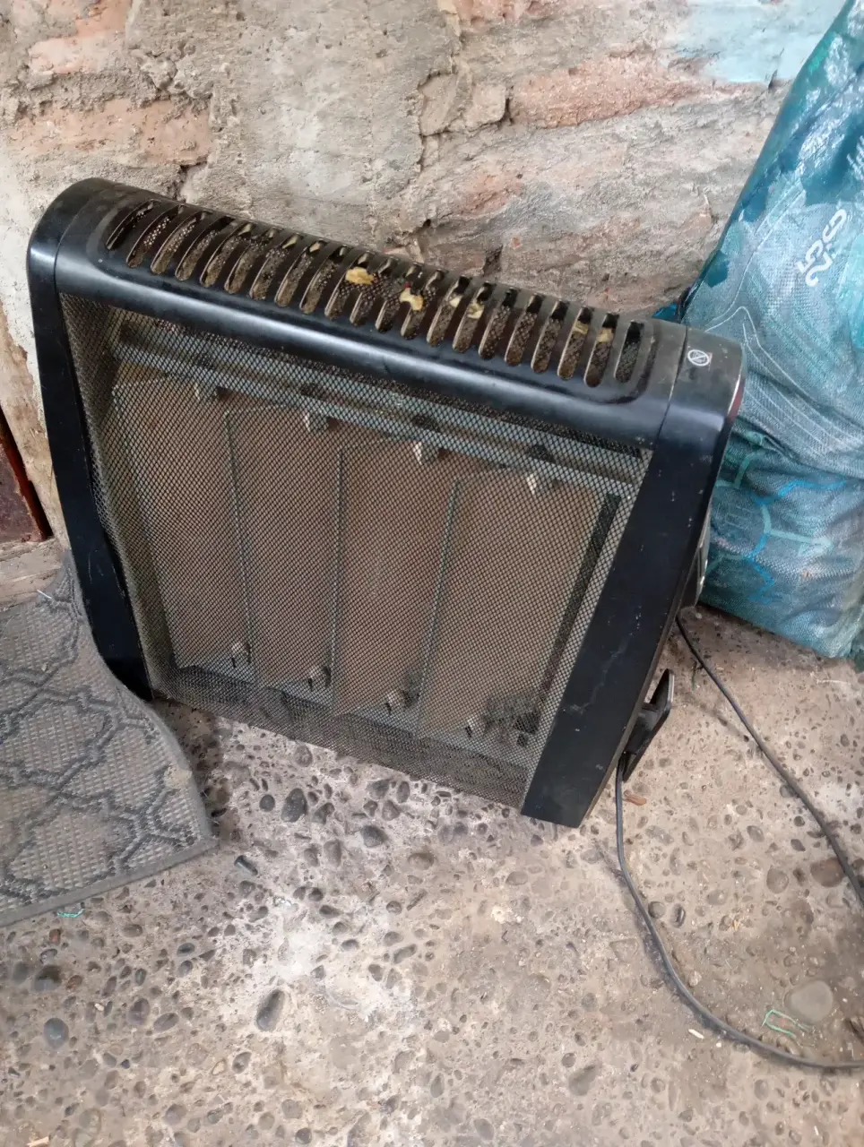 Calefactor eléctrico negro - miniatura 2