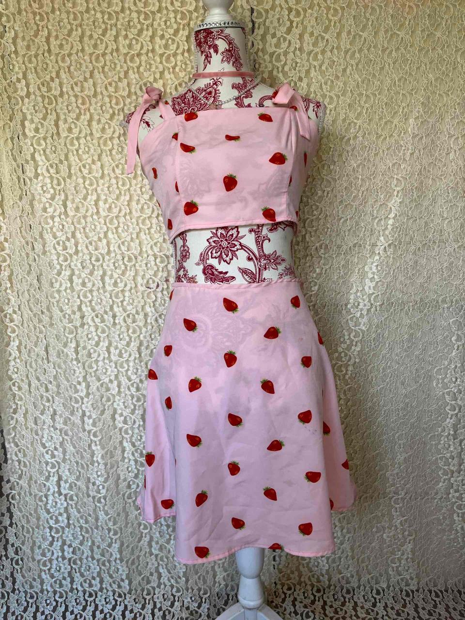 Conjunto rosado con estampado de fresas - miniatura 2