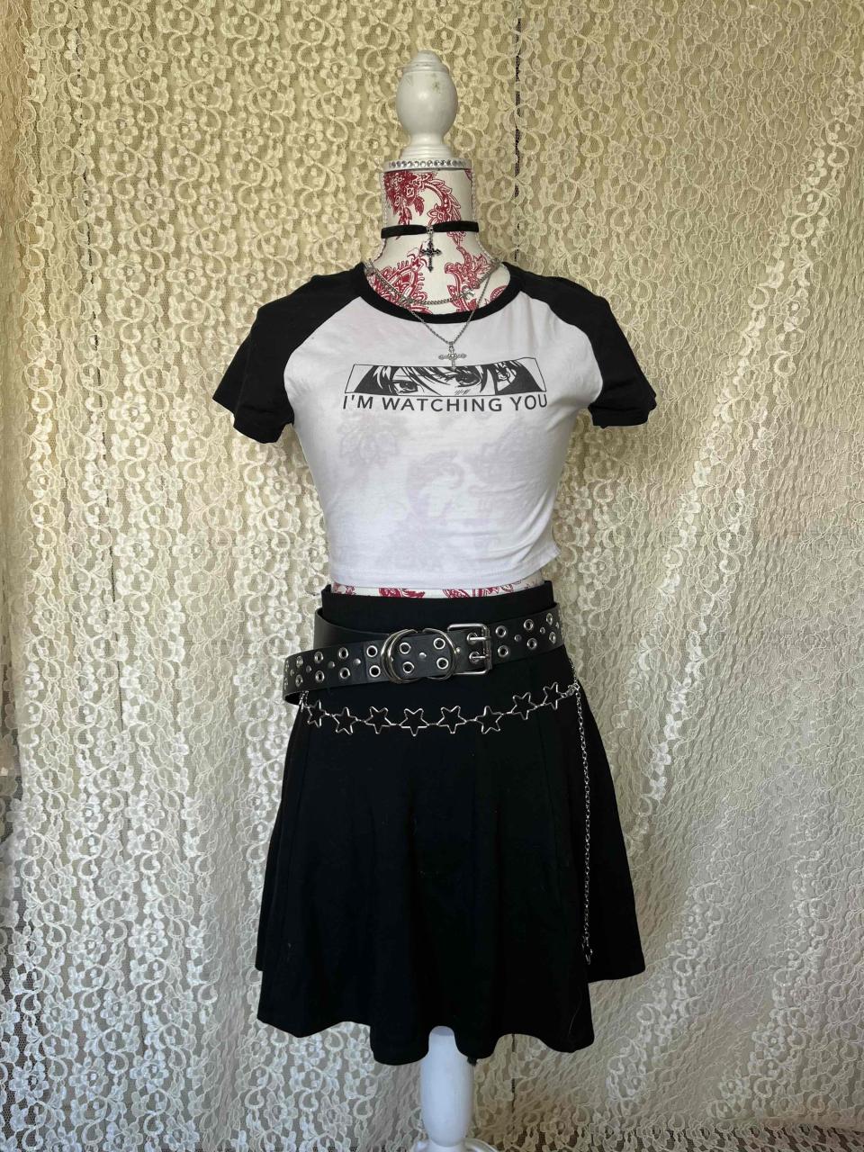 Polera estilo manga corta blanca y negra - miniatura 2