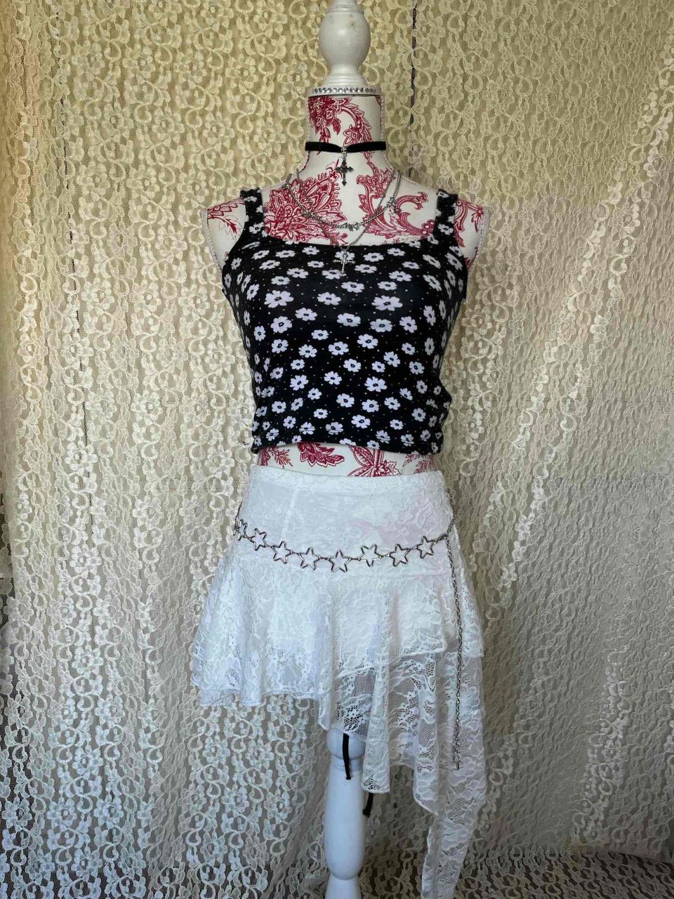 Top de flores y falda de encaje - miniatura 2