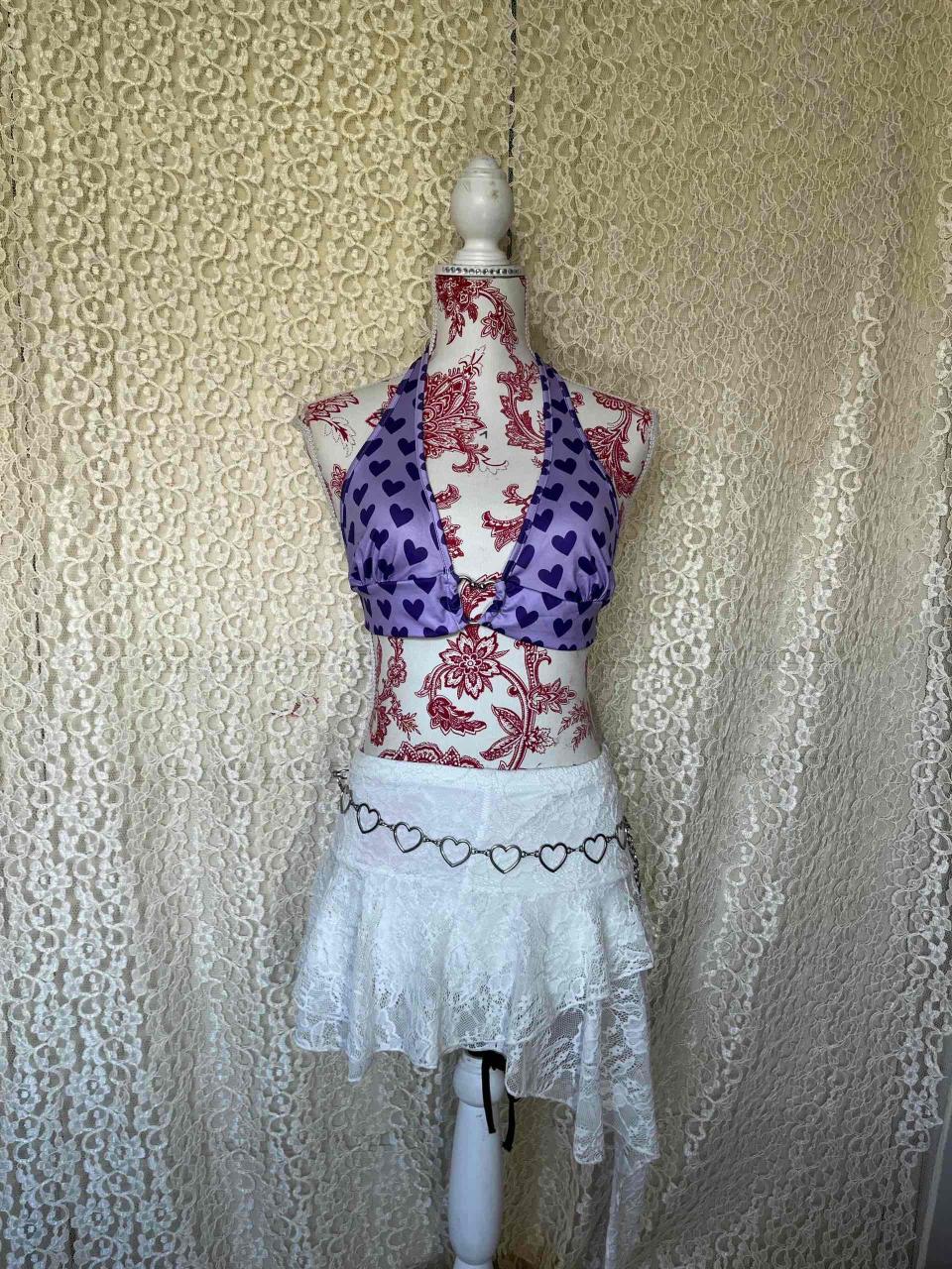Conjunto top morado y falda blanca - miniatura 2