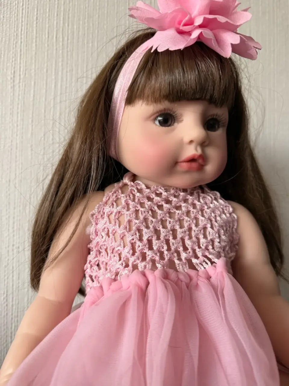 Muñeca Reborn con vestido rosado - miniatura 2