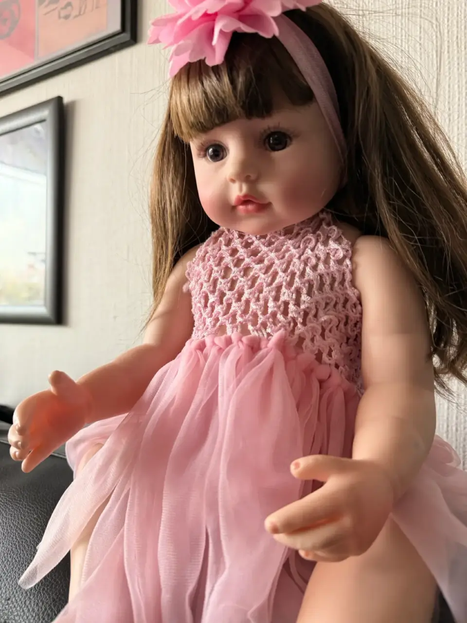 Muñeca Reborn con vestido rosado - miniatura 4