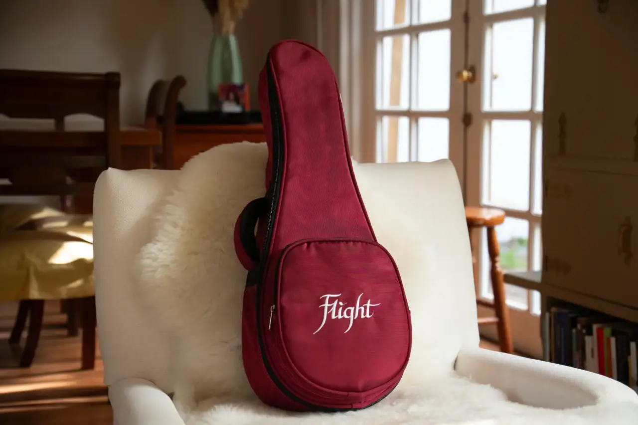 Ukelele Concierto Flight EQ-A (una joya) - miniatura 5