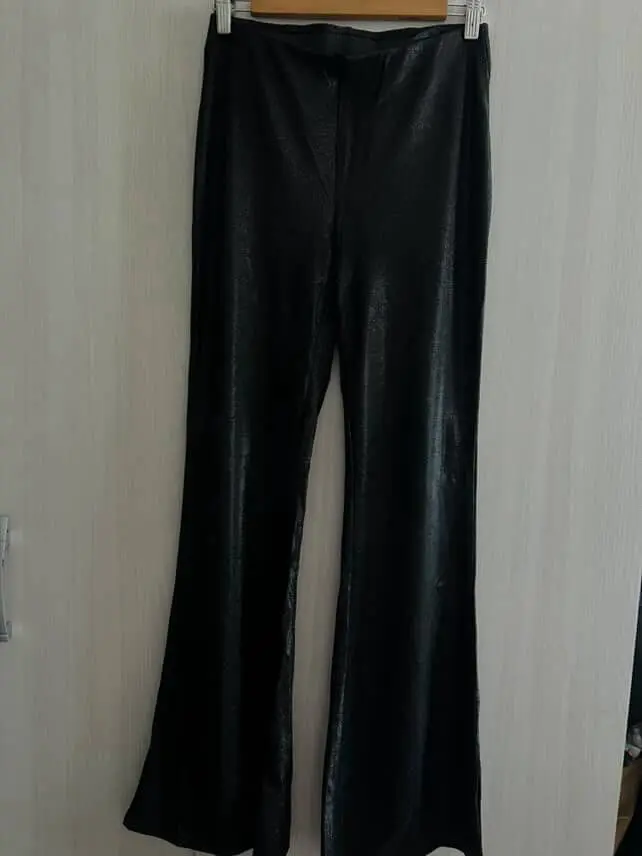 Pantalones flare talla S negros brillantes