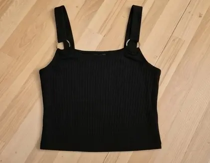 Top negro con tirantes