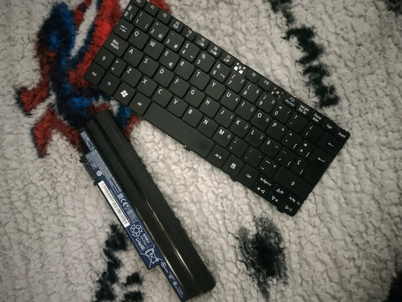 Teclado y batería para laptop - miniatura 1