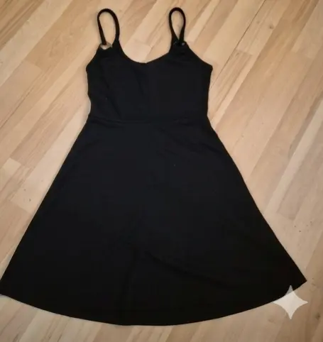 Vestido negro sin mangas