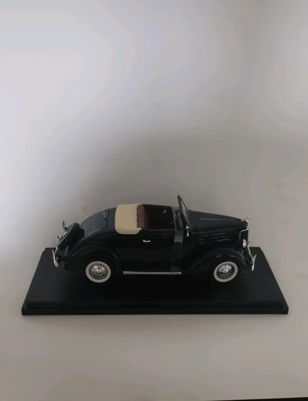 Diecast WELLY Modelo Ford Deluxe Cabriolet 1936 - miniatura 2