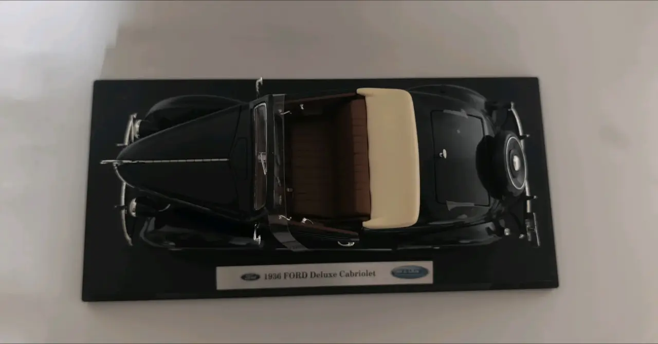 Diecast WELLY Modelo Ford Deluxe Cabriolet 1936 - miniatura 3