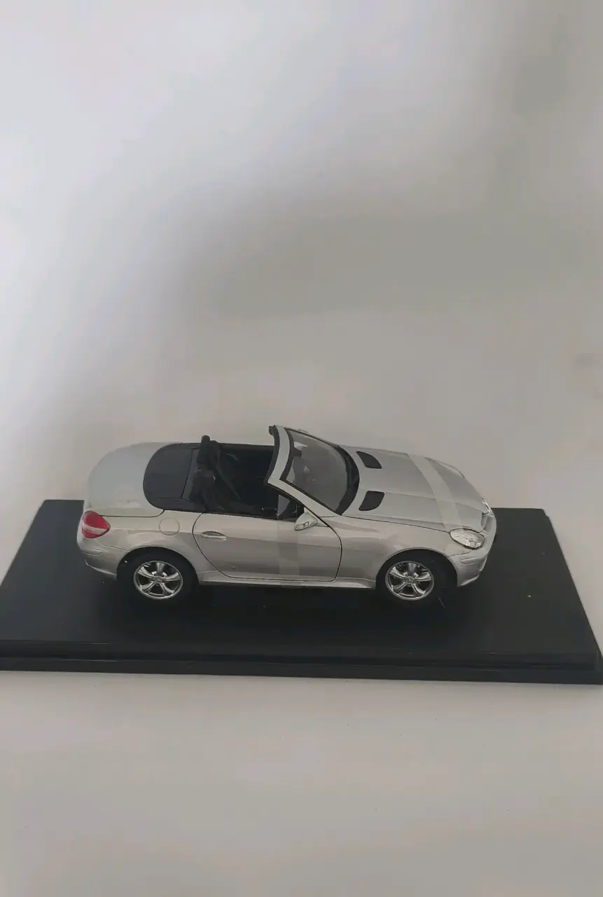 Diecast WELLY Modelo a escala Mercedes-Benz SLK350 - miniatura 2