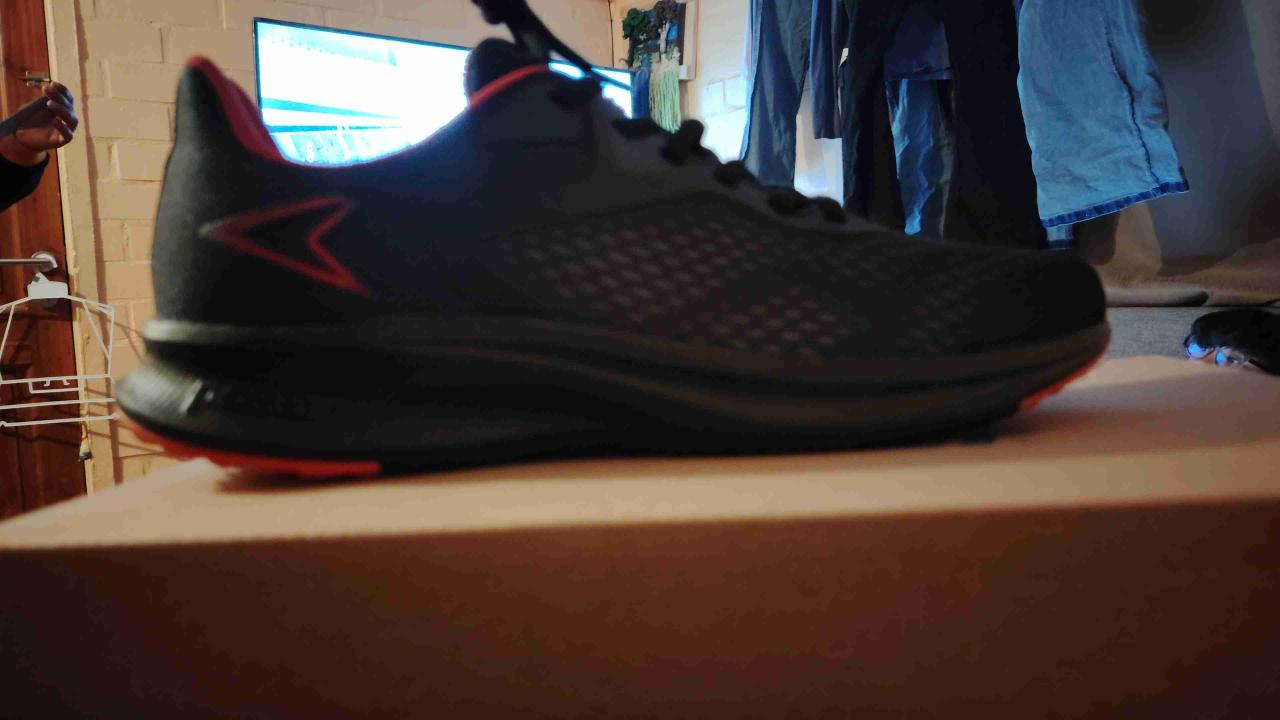 Zapatillas negras deportivas y de vestir - miniatura 1