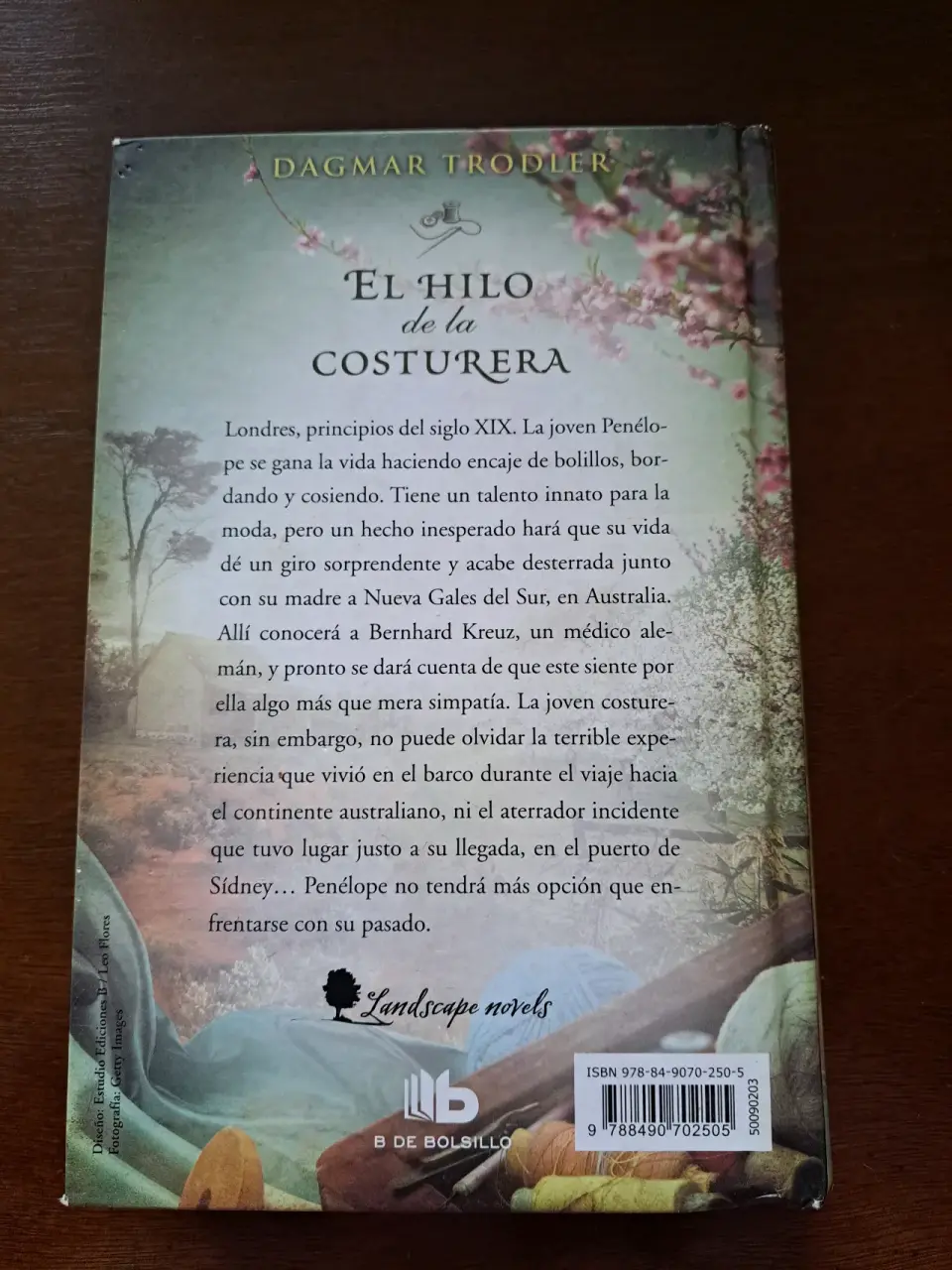 Libro 'El Hilo de la Costurera' - miniatura 3