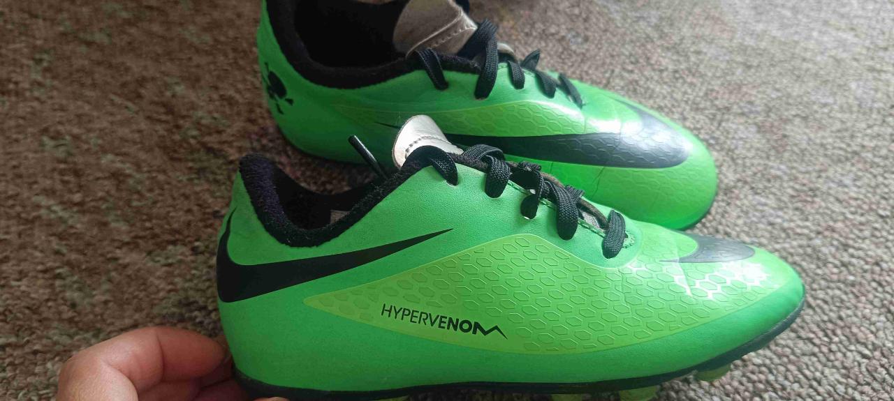 Zapatos de fútbol Hypervenom verdes