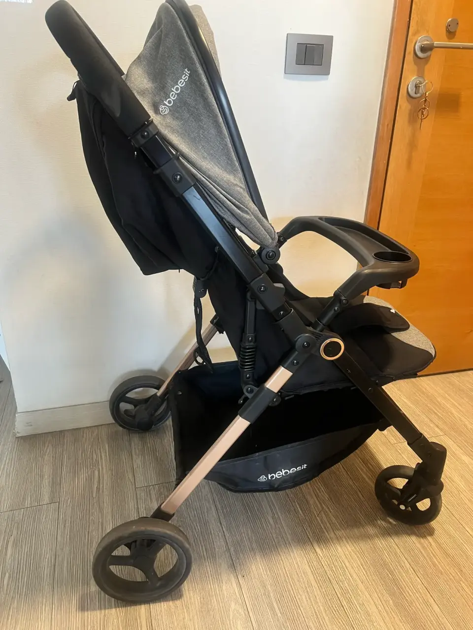 Coche de bebé Bebesit gris, reversible de paseo - miniatura 2