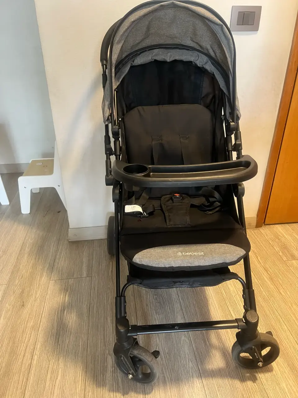 Coche de bebé Bebesit gris, reversible de paseo - miniatura 3