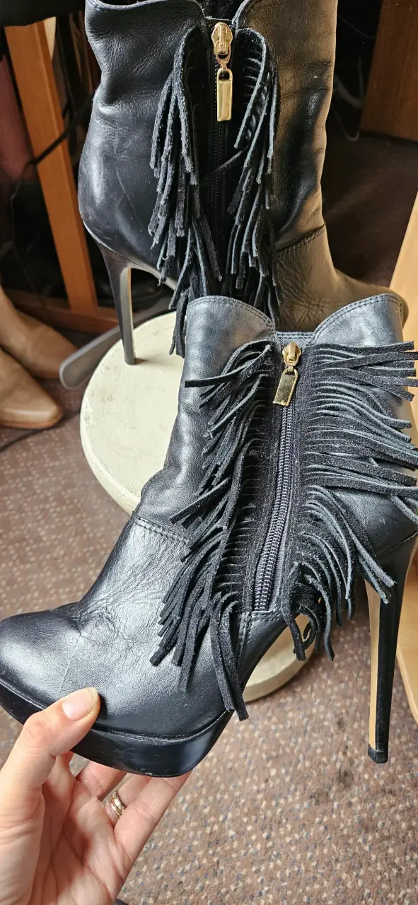Botines negros cuero  Via Uno  con flecos - miniatura 1