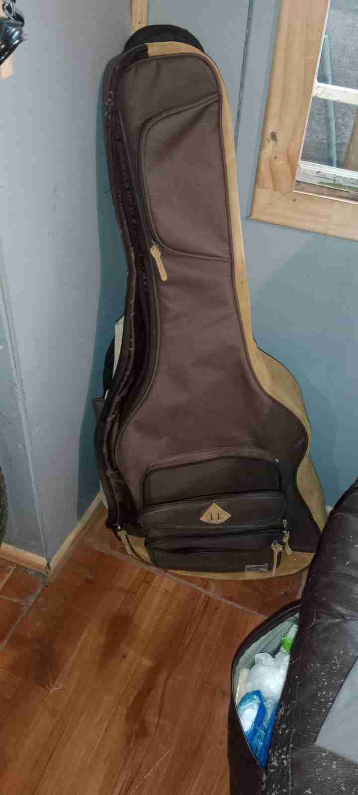 Funda para guitarra acolchada marrón - miniatura 1