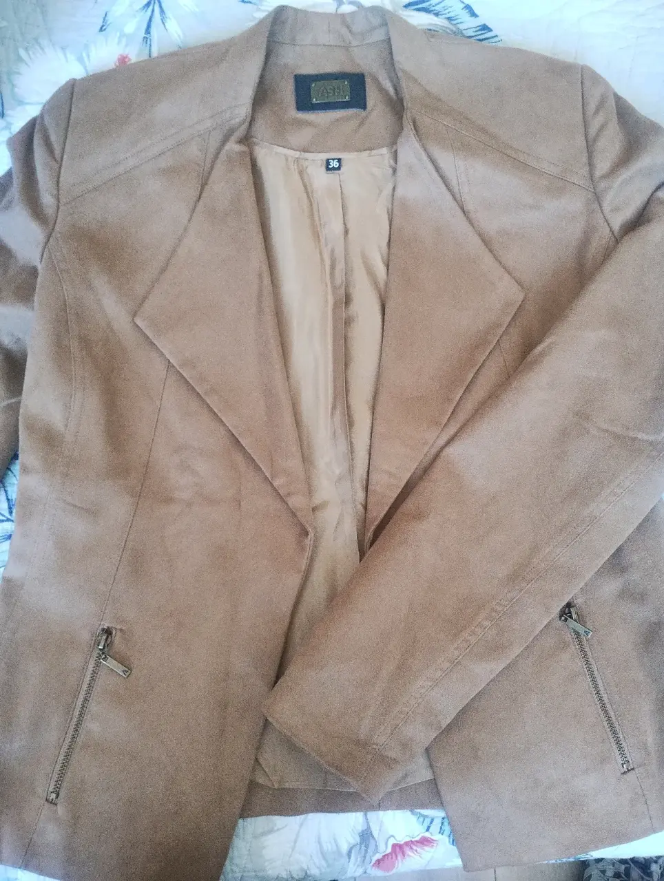 Chaqueta beige de mujer - miniatura 1