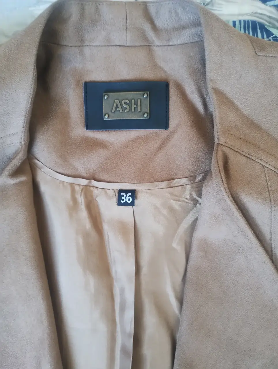 Chaqueta beige de mujer - miniatura 2