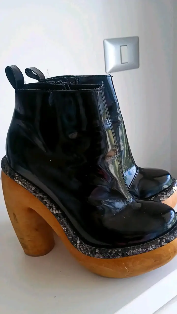 Botines negros con tacón de madera - miniatura 1