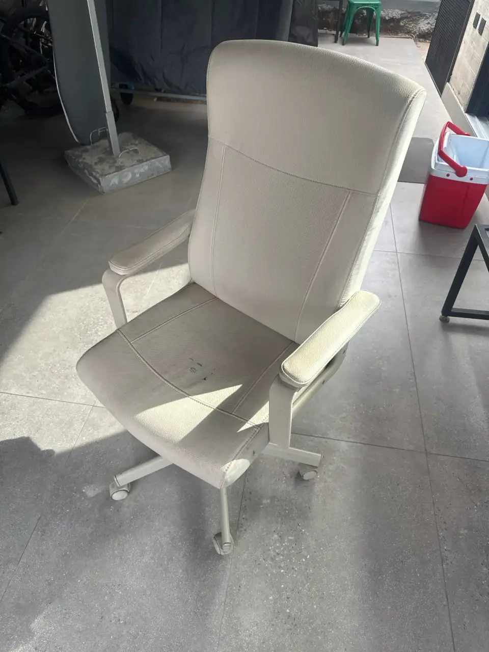 Silla de oficina beige