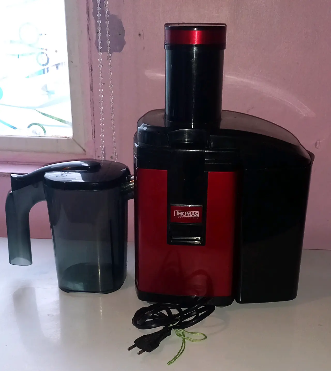 Extractor de jugo Thomas rojo y negro - miniatura 1