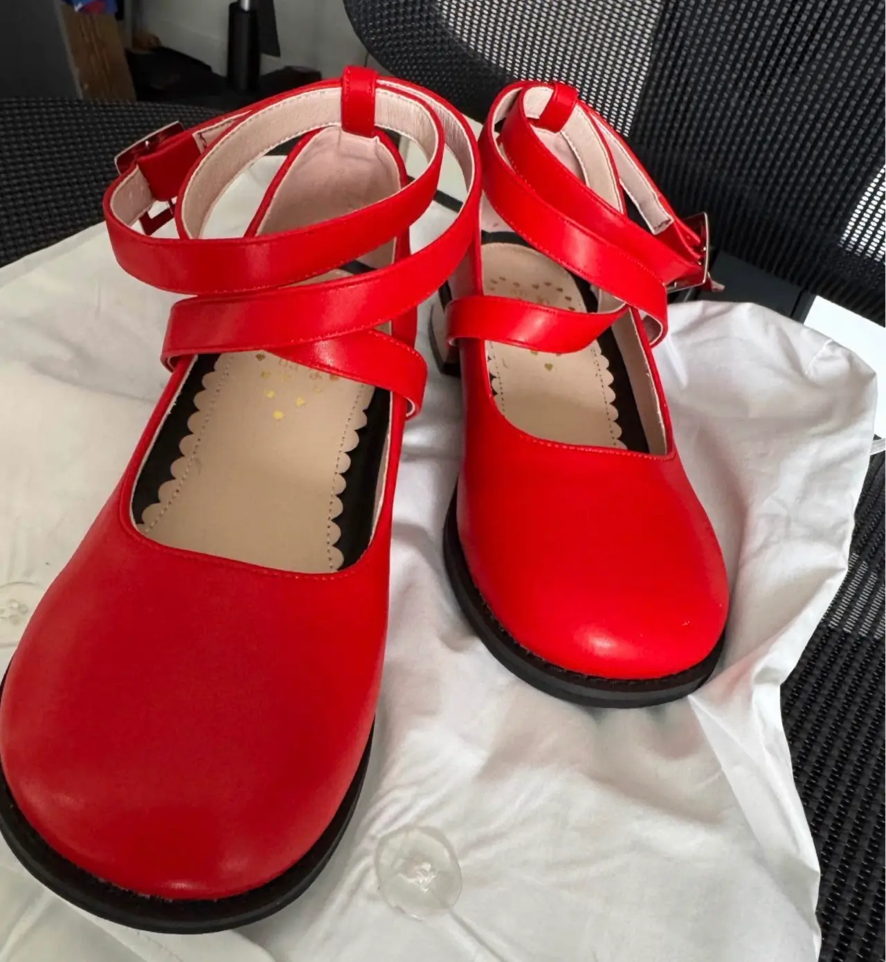 Zapatos rojos con hebilla 35 - miniatura 2