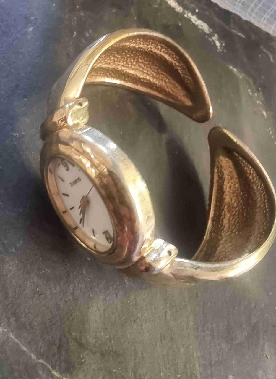 Reloj dorado de cuarzo elegante - miniatura 3