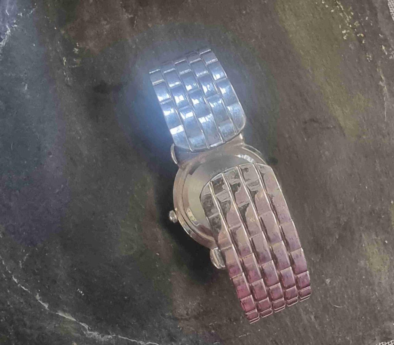Reloj de pulsera con brillantes - miniatura 2