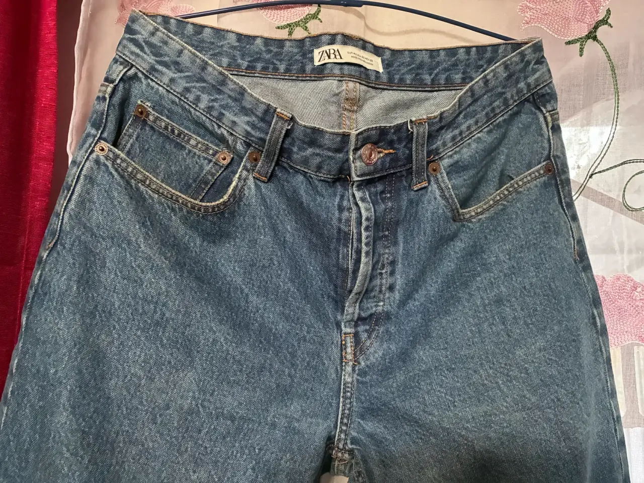 Jeans Zara rígido talla 42 - miniatura 3