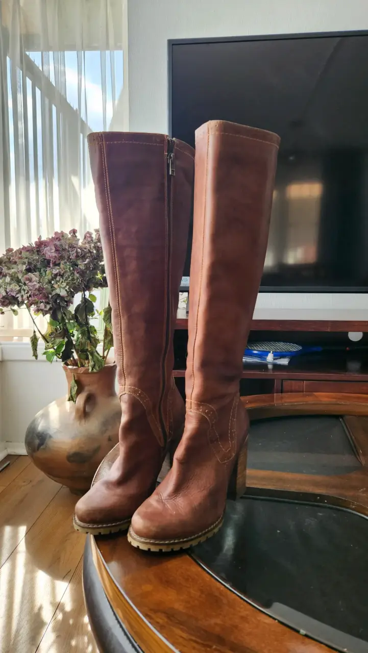 Botas largas de cuero marrón - miniatura 1