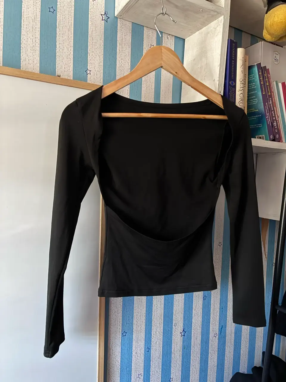 Polera negra manga larga sin espalda - miniatura 3