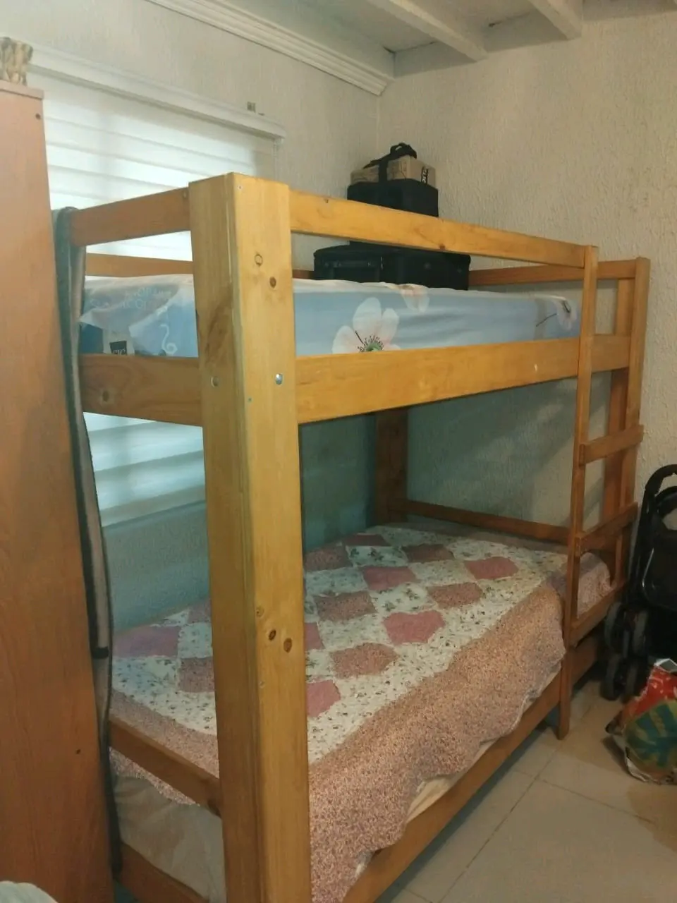 Camarote de madera en buen estado