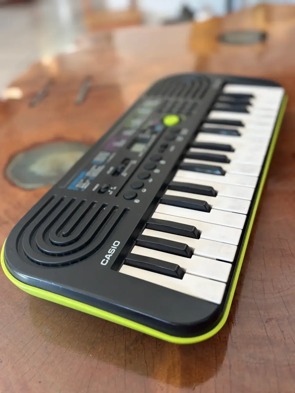 Teclado Casio SA-46 portátil - miniatura 2