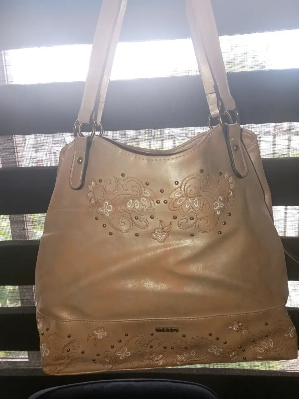 Cartera beige con bordados - miniatura 1