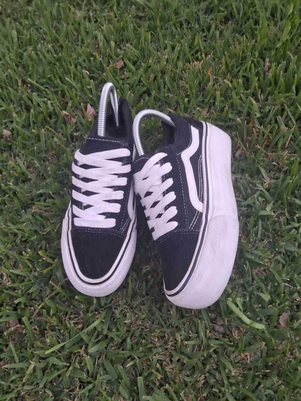 Zapatillas negras con plataforma - miniatura 2