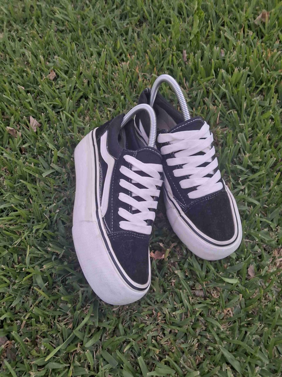 Zapatillas negras con plataforma - miniatura 3