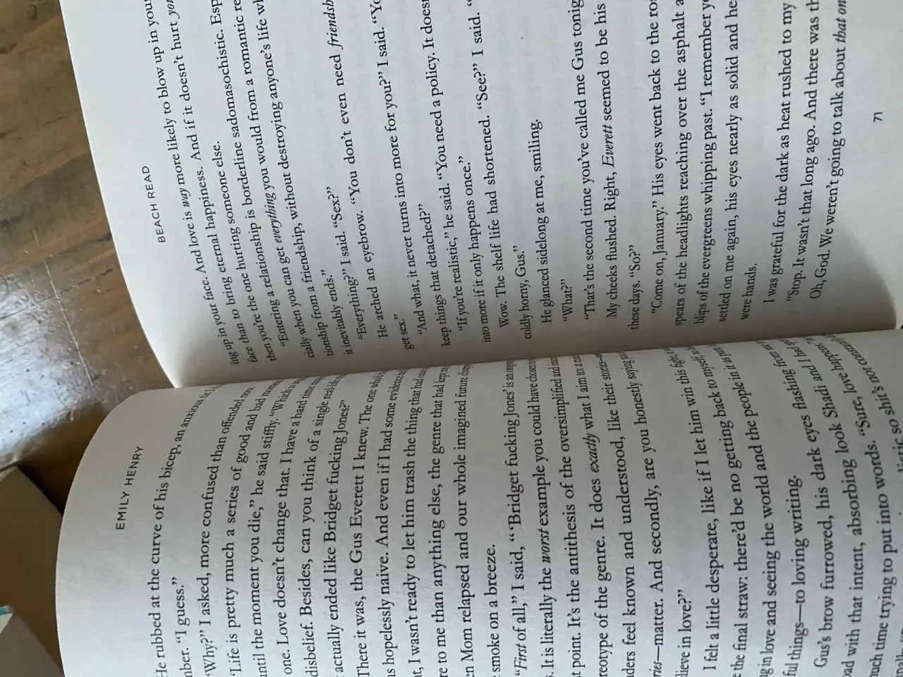 Libro 'Beach Read' de Emily Henry - miniatura 4