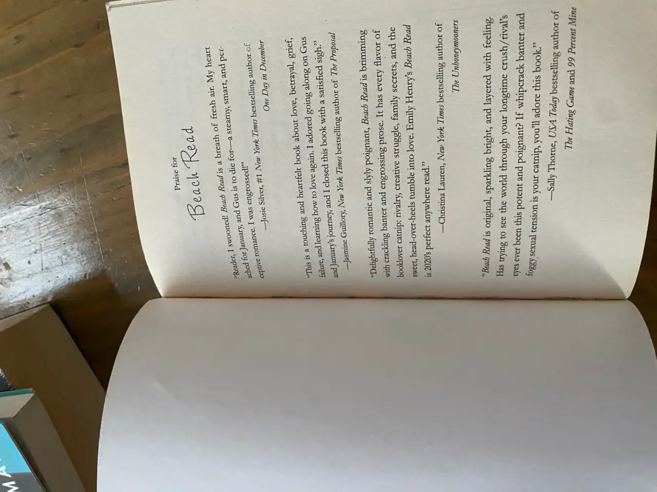 Libro 'Beach Read' de Emily Henry - miniatura 5