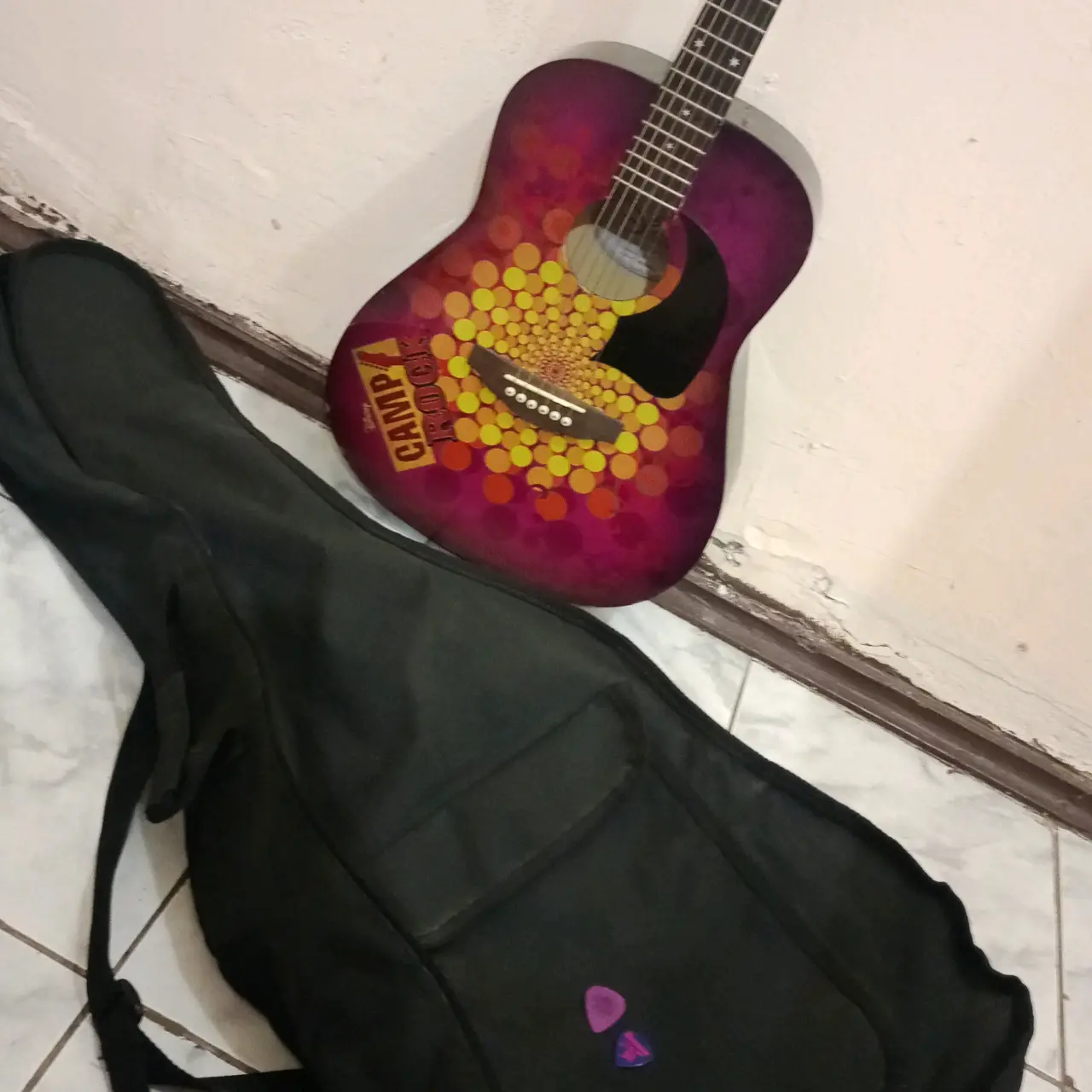 Guitarra acústica Disney Camp Rock - miniatura 2