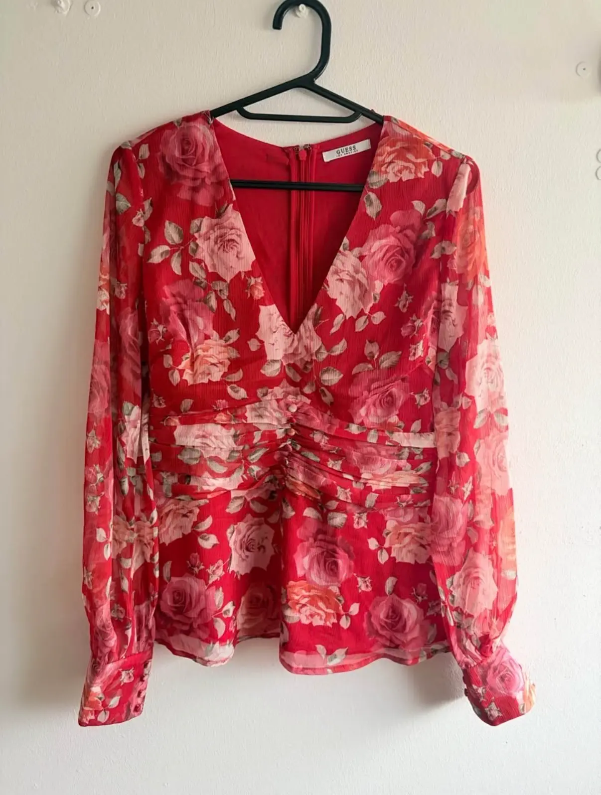 Blusa roja floreada Guess Nueva - miniatura 1