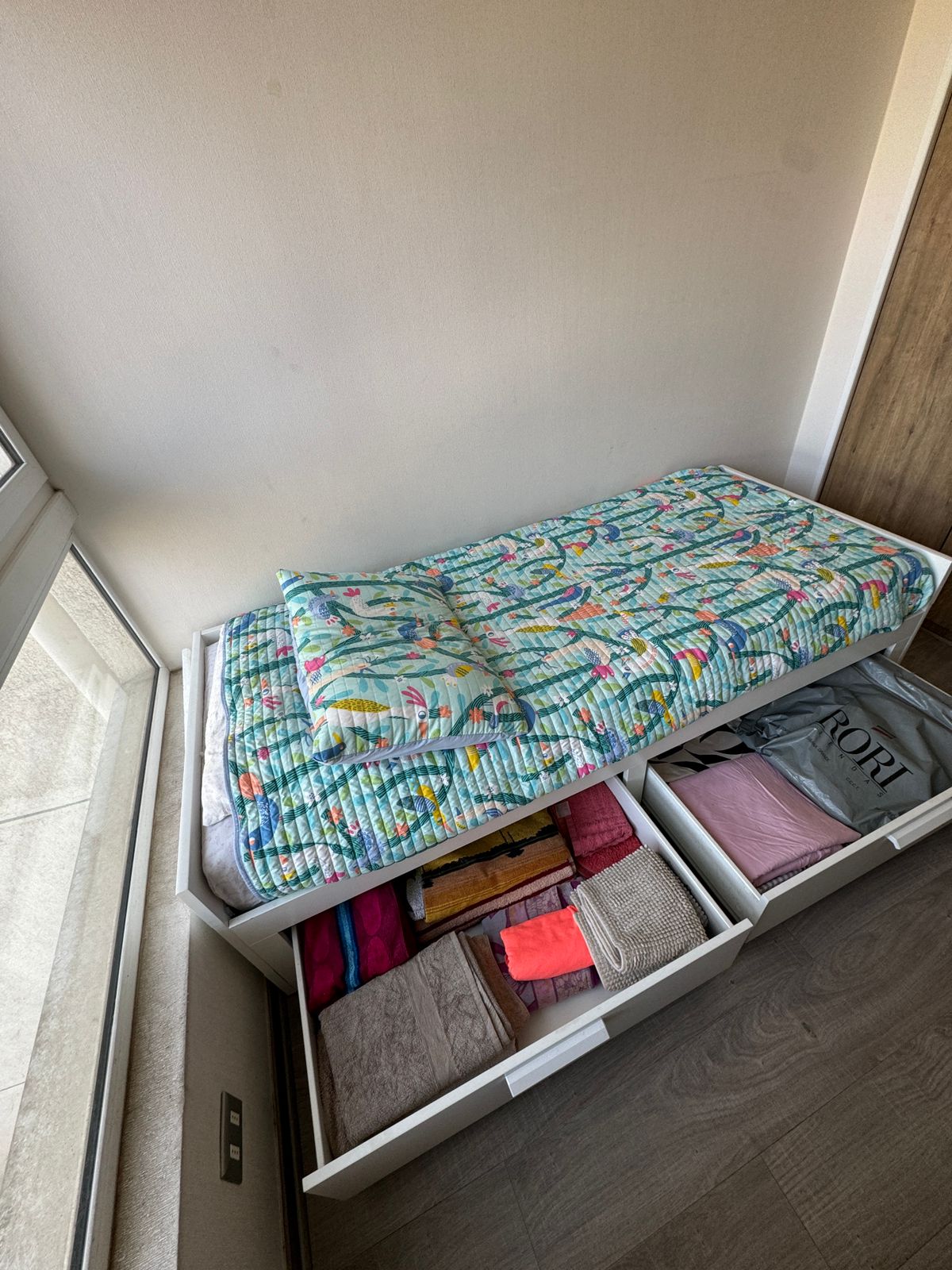 Cama IKEA – con 2 cajones + 2 colchones - miniatura 1