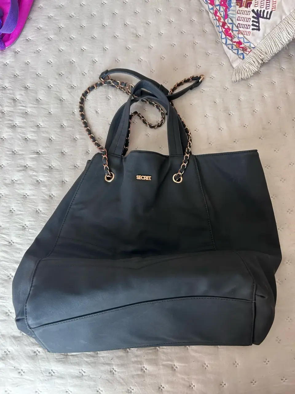 Bolso negro con cadena - miniatura 1