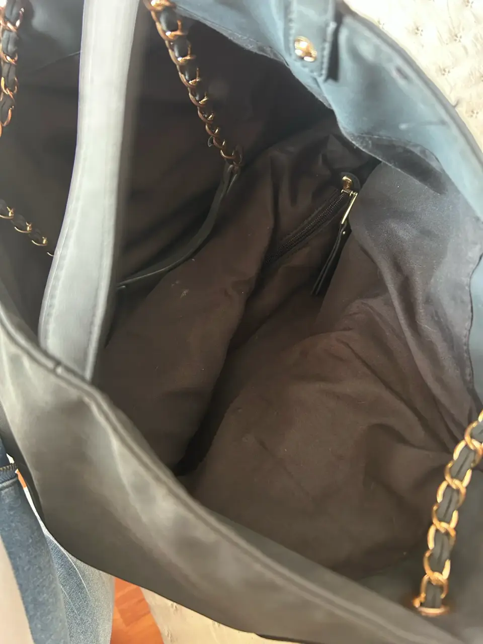 Bolso negro con cadena - miniatura 3