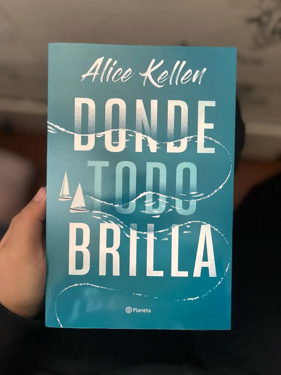 Libro 'Donde Todo Brilla' de Alice Kellen