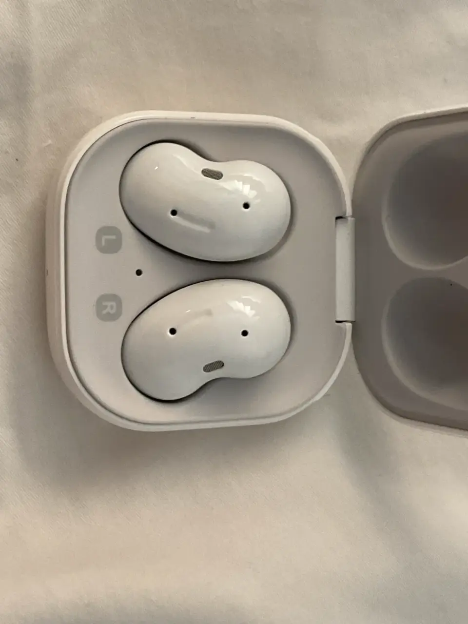 Audífonos Samsung Galaxy Buds live - miniatura 1