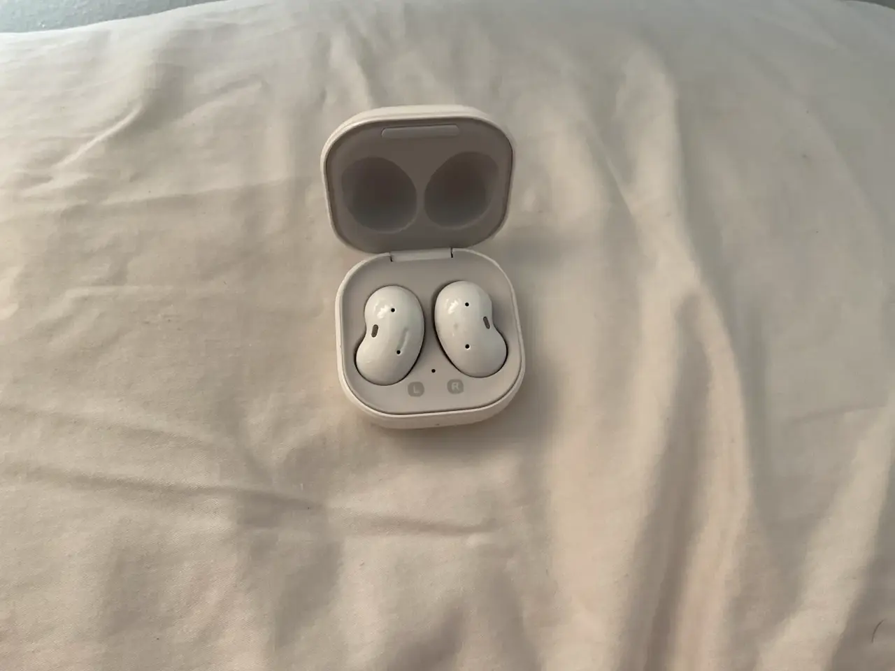 Audífonos Samsung Galaxy Buds live - miniatura 2