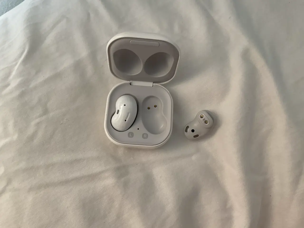 Audífonos Samsung Galaxy Buds live - miniatura 3