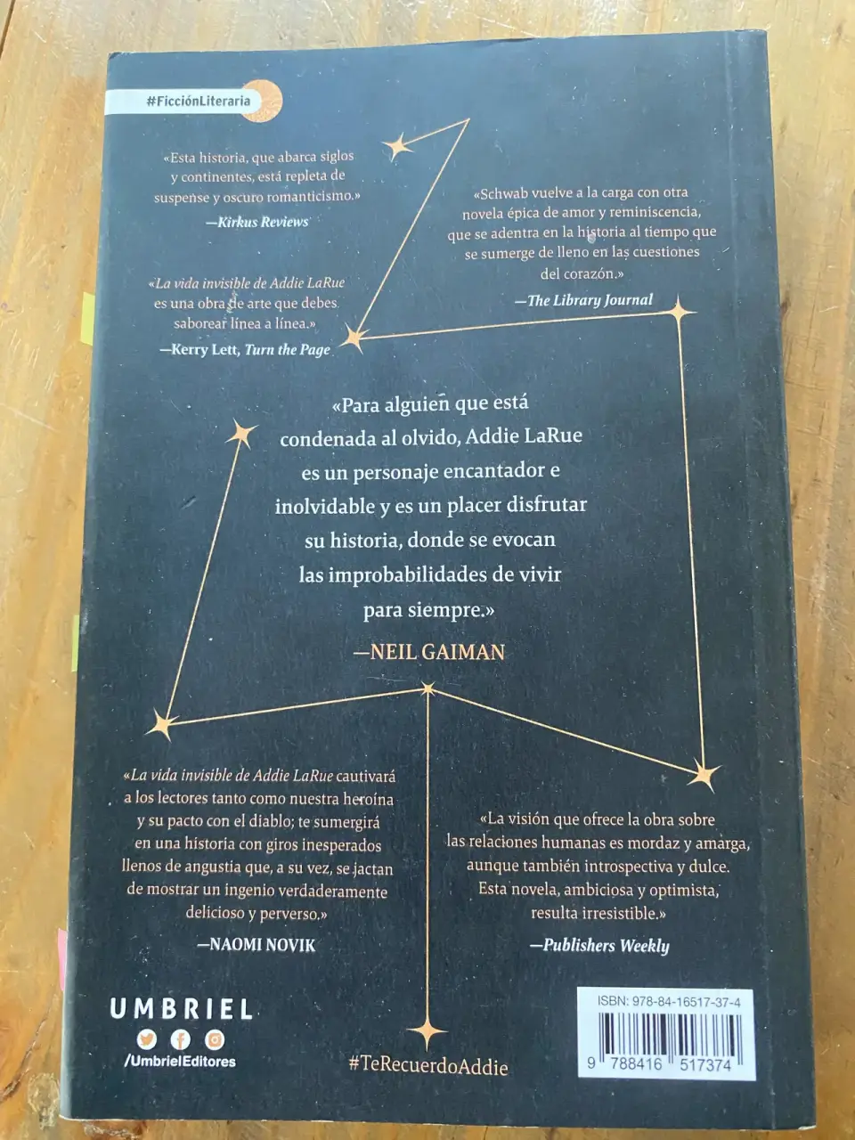 Libro 'La Vida Invisible de Addie LaRue' - miniatura 3